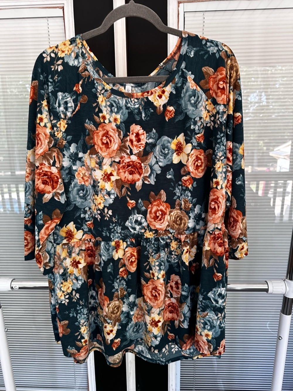 Size 2X Dear Scarlett Floral Peplum Women’s Top in Teal and Rust. NWOT!
